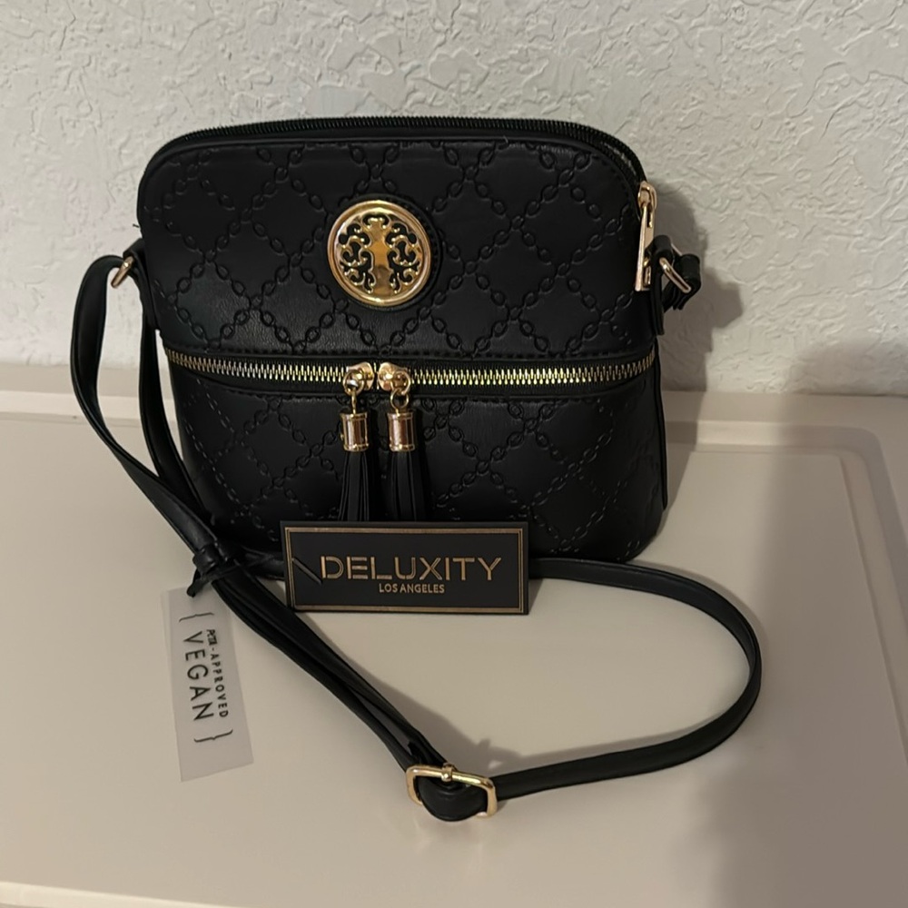 DELUXITY LOS ANGELES LIGHTWEIGHT TASSEL CROSS BODY